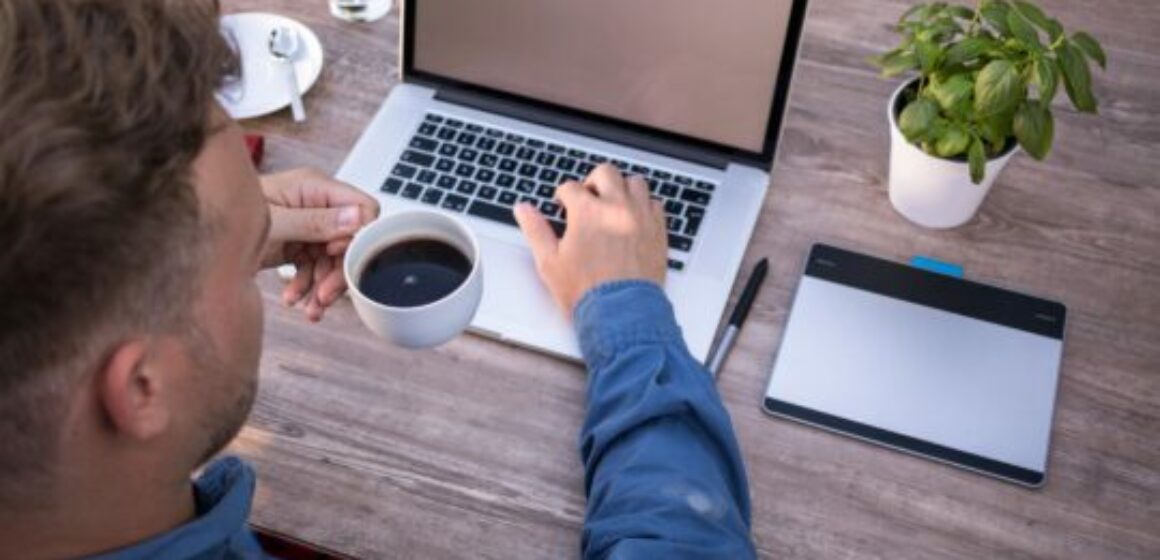 employees-gd37bf521b_1920-540x280